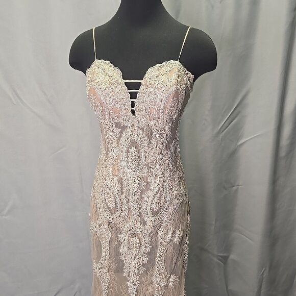 Forever Unique Formal Mermaid Gown Sweetheart Ceveage Lace And Rhinestones 4 - Picture 4 of 8